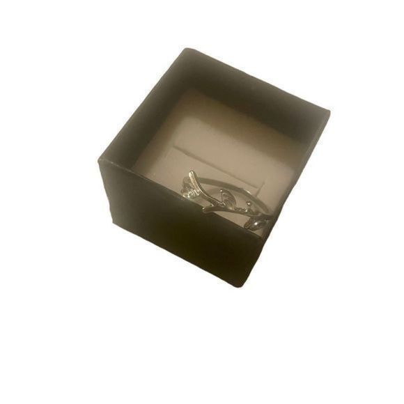 WHITE SAPPHIRE N SILVER VINE RING - Picture 7 of 7